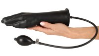 Aperçu: Schwarzer Hand-Pumpdildo – Anwendung in der Hand